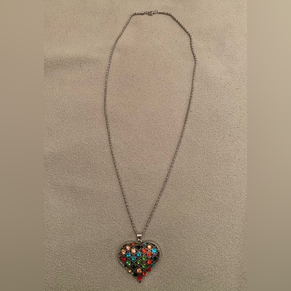Silver tone heart pendant with multi-colored crystals - Picture 5 of 5